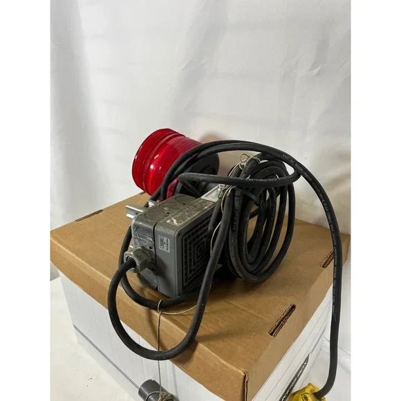 Federal Signal Red Strobe Warning Light Siren Industrial Alarm Killark Hubbell - Picture 4 of 7